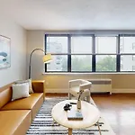 Avenue A909 Comfy 2Br, Pool, Gym, Parking