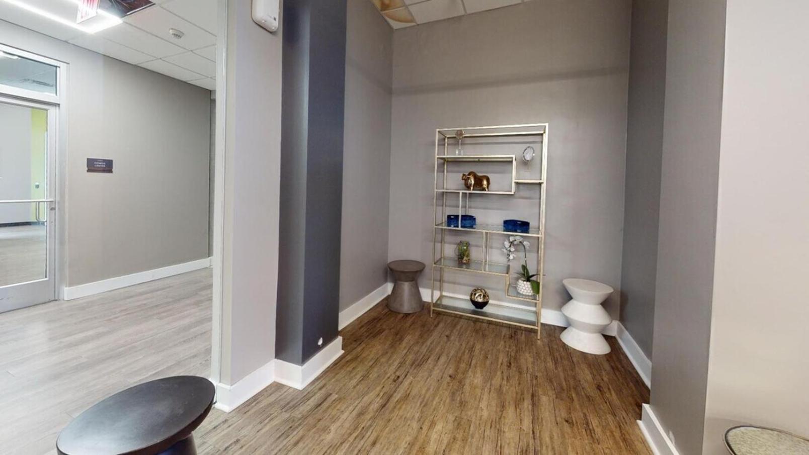 Avenue A909 Comfy 2br, Pool, Gym, Parking *