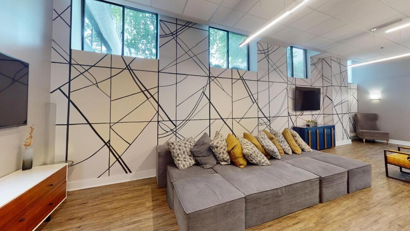 Avenue A909 Comfy 2br, Pool, Gym, Parking Philadelphia